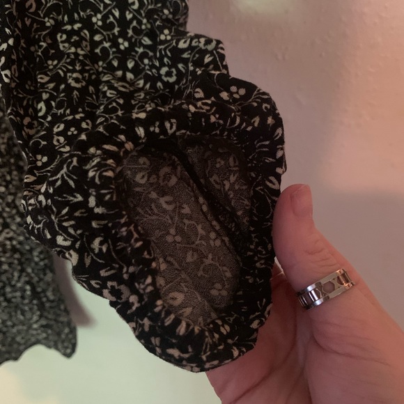 American Eagle Flowy Floral Romper with Wrap Closure - Picture 5 of 8